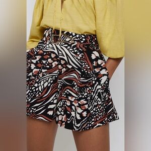 River Island Abstract Animal Print High-Waisted Shorts – UK 10 (US 6)